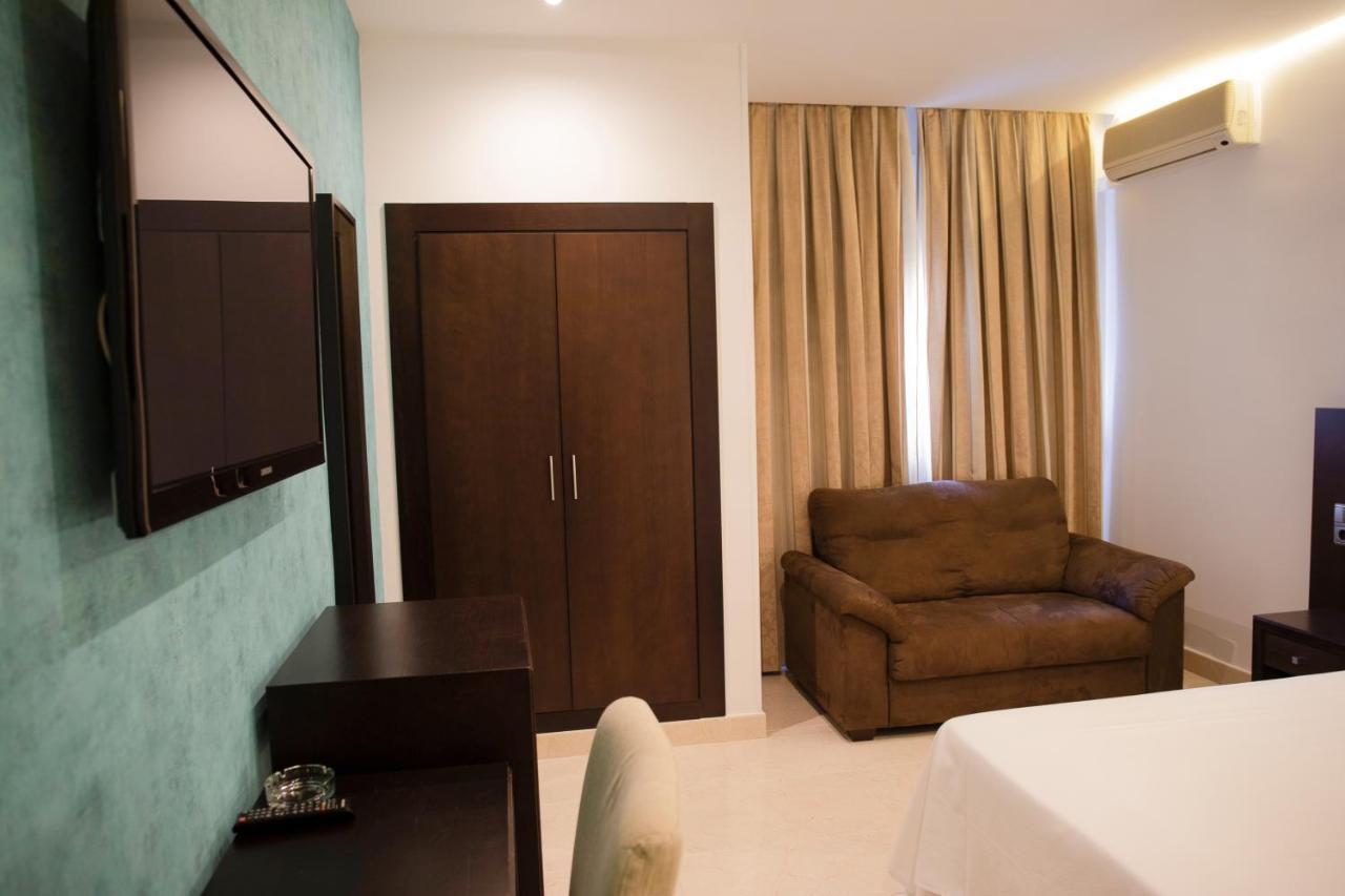 Hotel El Meson Torrijos Exteriör bild